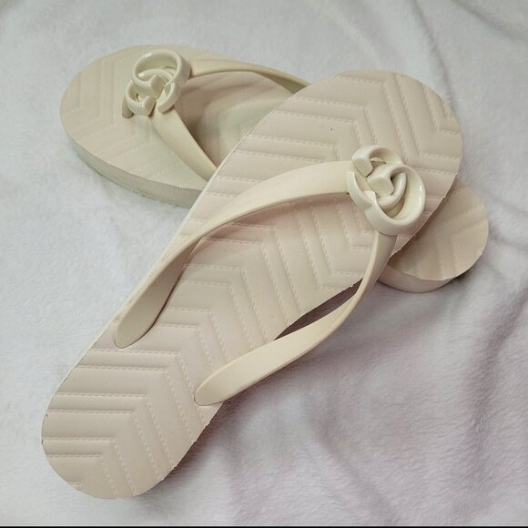 Gucci Marmont Platform Flip Flops w/Metal Emblem - Picture 1 of 10